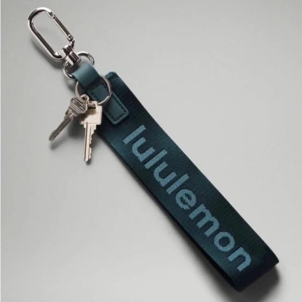 LAST ONE! Lululemon Unisex Never Lost Keychain Submarine/Utility Blue - Picture 3 of 4